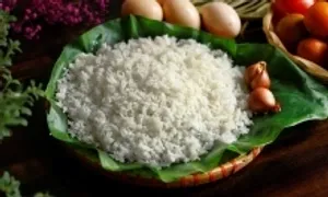 Hâm nóng cơm nguội bằng lò vi sóng có an toàn?