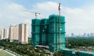 Cất nóc tòa tháp đôi căn hộ Essensia Sky