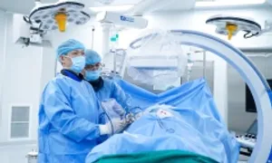 Hai lần nội soi tán sạch sỏi thận